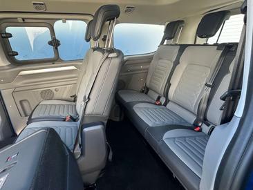 Volkswagen Caravelle Van E-Caravelle — photo 9
