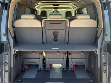 Volkswagen Multivan Van 2.0 TDI — photo 13