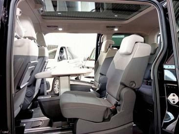 Volkswagen Multivan Van 2.0 TDI — photo 7