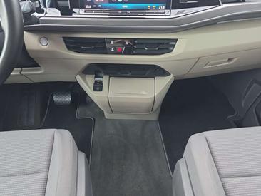 Volkswagen Multivan Van 2.0 TDI — photo 11