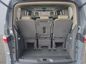 Volkswagen Multivan Van 2.0 TDI — photo 15