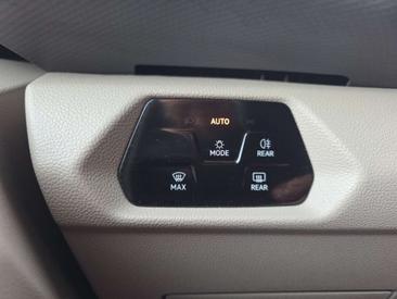 Volkswagen Multivan Van 2.0 TDI — photo 18
