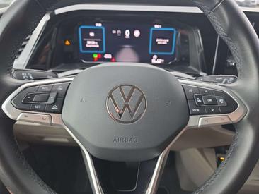 Volkswagen Multivan Van 2.0 TDI — photo 20