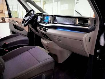 Volkswagen Multivan Van 2.0 TDI — photo 19