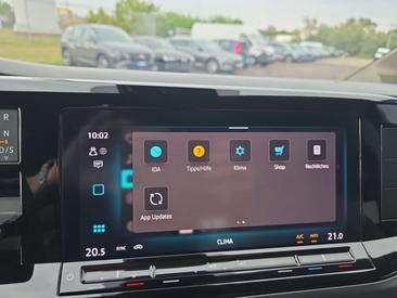 Volkswagen Multivan Van 2.0 TDI — photo 26