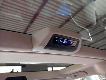 Volkswagen Multivan Van 2.0 TDI — photo 25
