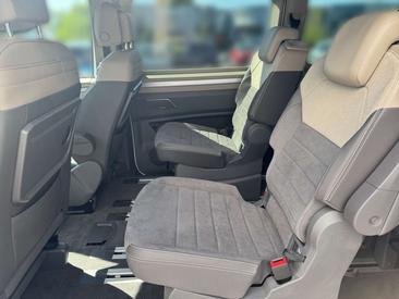 Volkswagen Multivan Van 2.0 TSI — photo 9