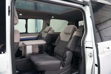 Volkswagen Multivan Van 2.0 TDI — photo 14