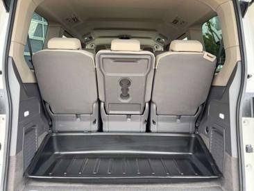 Volkswagen Multivan Van 2.0 TDI — photo 16