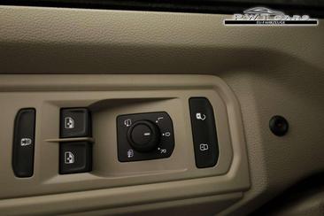 Volkswagen Multivan Van EHybrid — photo 6