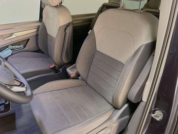 Volkswagen Multivan Van 2.0 TDI — photo 9