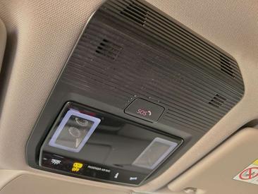 Volkswagen Multivan Van 2.0 TDI — photo 12