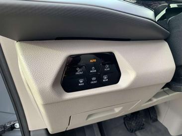 Volkswagen Multivan Van 2.0 TDI — photo 9