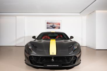 Ferrari 812 Superfast — photo 2