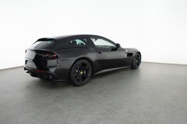 Ferrari GTC4Lusso — photo 3
