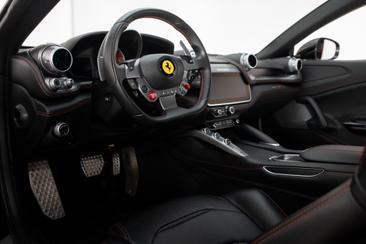 Ferrari GTC4Lusso — photo 5