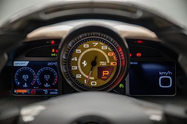 Ferrari 812 Superfast — photo 13