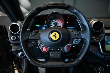 Ferrari GTC4Lusso T — photo 10
