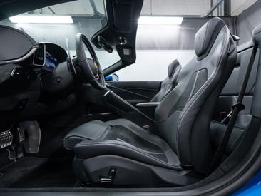 Ferrari Roma Spider 2024 Bleu — photo 18