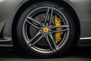 Ferrari 812 Superfast — photo 33