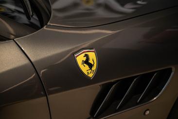 Ferrari GTC4Lusso T — photo 33