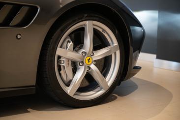 Ferrari GTC4Lusso T — photo 36