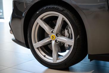 Ferrari GTC4Lusso T — photo 37