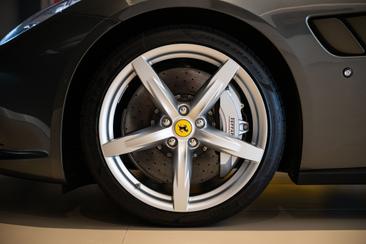 Ferrari GTC4Lusso T — photo 38