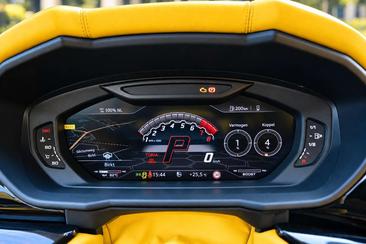 Lamborghini Urus — photo 14