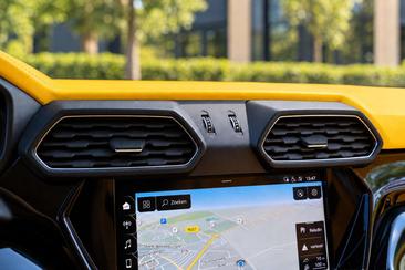 Lamborghini Urus — photo 16