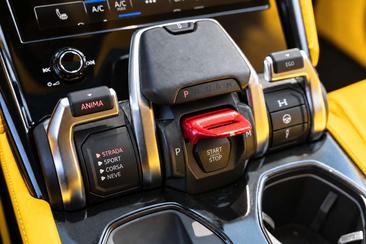Lamborghini Urus — photo 20