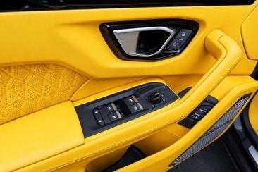 Lamborghini Urus — photo 29