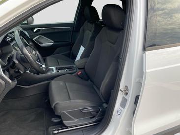 Audi Q3 TFSI E 45 E — photo 9