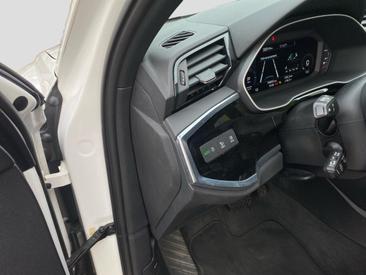 Audi Q3 TFSI E 45 E — photo 12