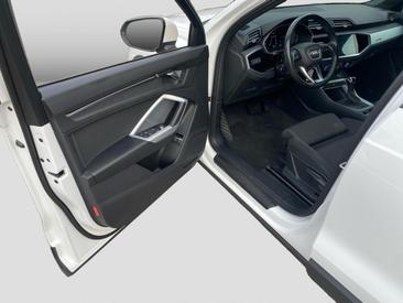Audi Q3 TFSI E 45 E — photo 13