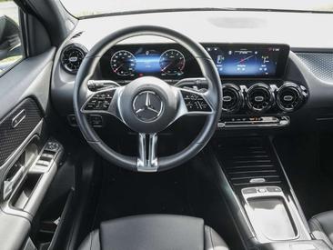 Mercedes GLA 200 — photo 11