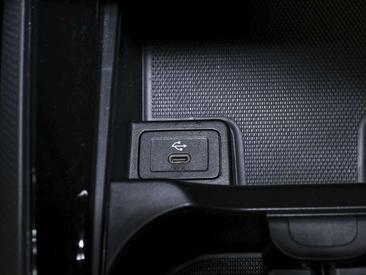 Mercedes GLA 200 — photo 12