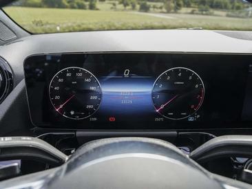 Mercedes GLA 200 — photo 13