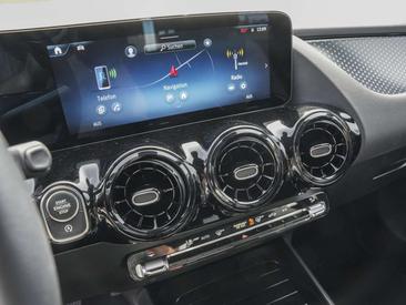 Mercedes GLA 200 — photo 14