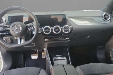 Mercedes GLA 180 — photo 6