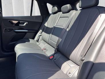 Mercedes-Benz EQE SUV 300 — photo 12