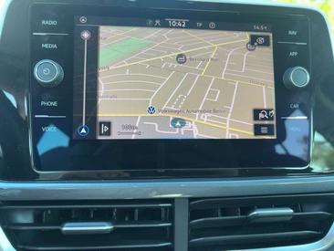 Volkswagen T-Roc 1.5 TSI — photo 13