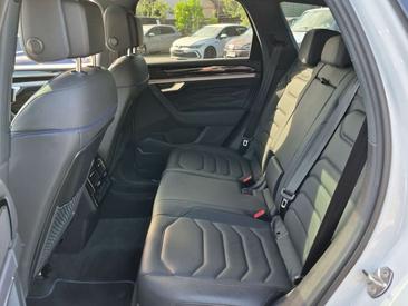 Volkswagen Touareg R EHybrid — photo 6