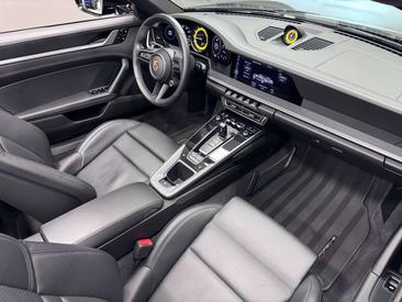 Porsche 911 Cabriolet Carrera 4S — photo 13