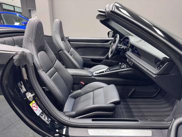 Porsche 911 Cabriolet Carrera 4S — photo 17