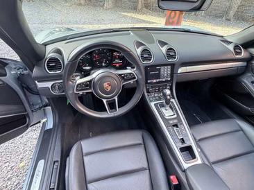 Porsche 718 Cayman — photo 9