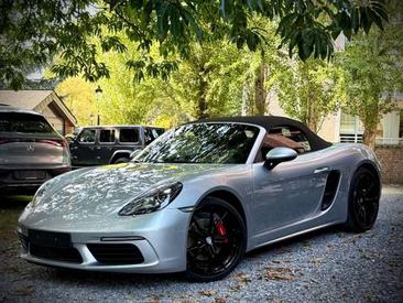 Porsche 718 Cayman — photo 10