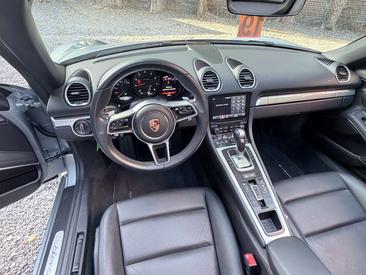 Porsche 718 Cayman — photo 9