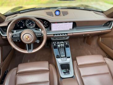Porsche 911 Cabriolet Carrera 4S — photo 8