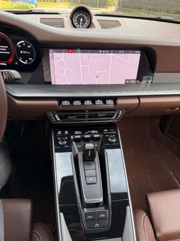 Porsche 911 Cabriolet Carrera 4S — photo 11